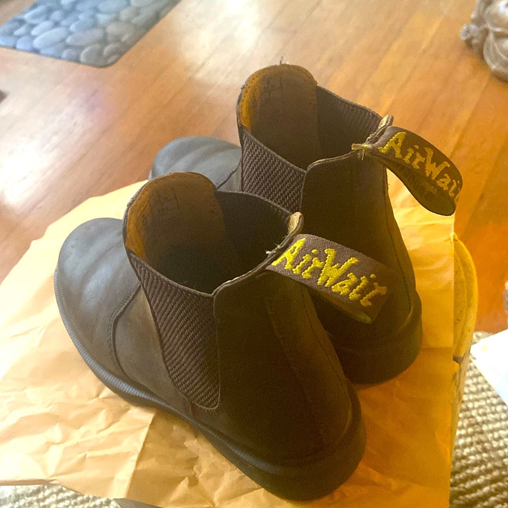 Brown leather Dr. Martens Unisex 2976 Chelsea Boot -sturdy and beautiful